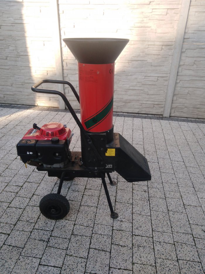 Koszenie, karczowanie, formowanie żywopłotów, frezowanie pni