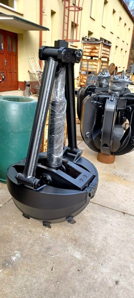 Chwytak do kopania studni