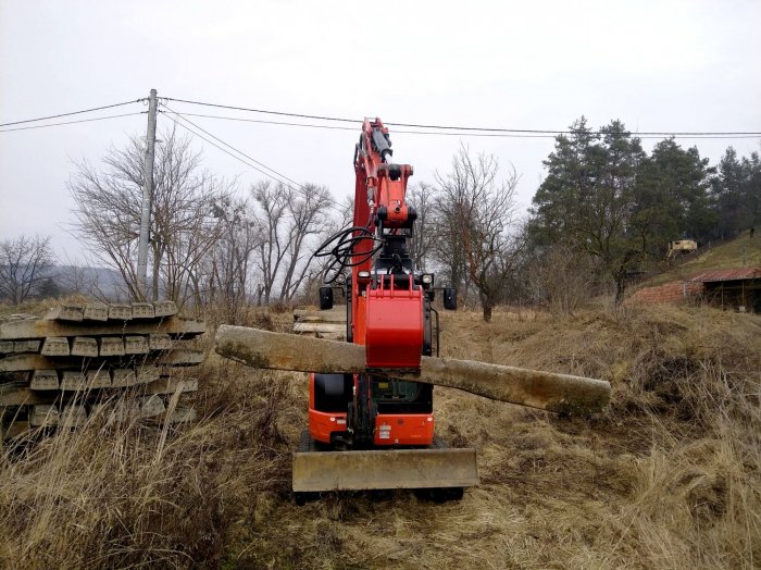 Chwytak do mini koparki z uchwytem