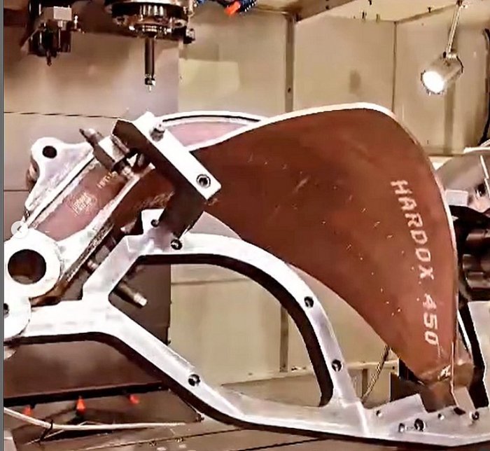 Naprawa chwytaka do złomu do koparki 600 litr&oacute;w