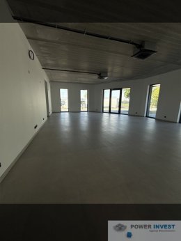 Nowoczesny budynek biurowo handlowy magazynowy