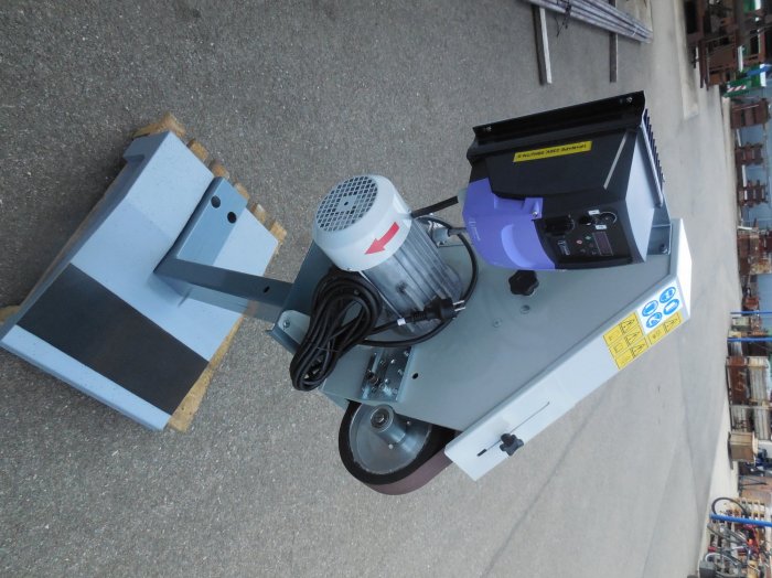 Szlifierka taśmowa do metalu stacjonarna