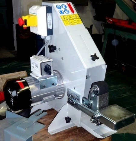 Szlifierka taśmowa do metalu stacjonarna