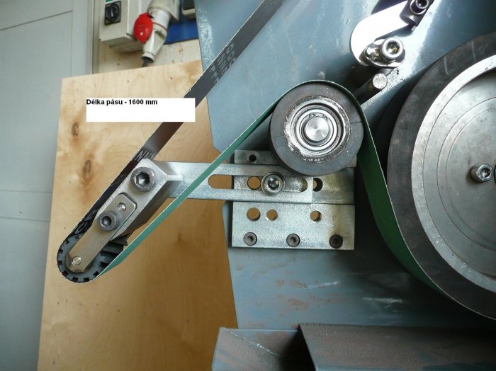 Szlifierka taśmowa do metalu stacjonarna