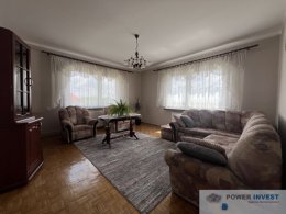 Dom z dużą działka i garażem. Dojazdów