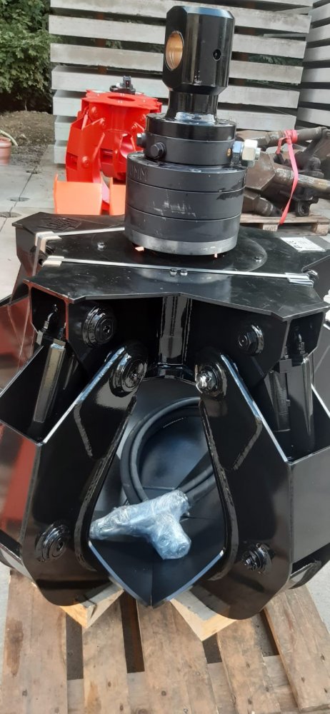 Chwytak do złomu do koparki obr&oacute;t 350 litr&oacute;w