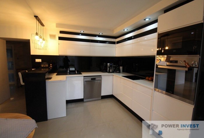 Świetna lokalizacja! Dom 170 m², działka 15a!