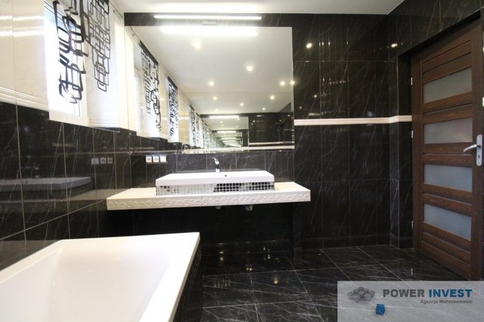 Świetna lokalizacja! Dom 170 m², działka 15a!