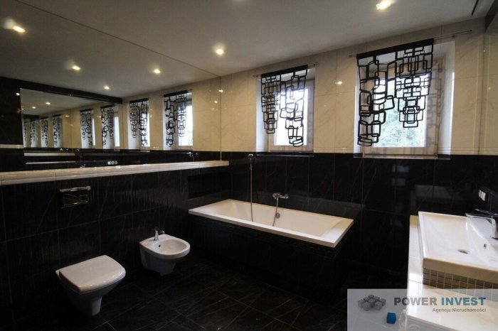 Świetna lokalizacja! Dom 170 m², działka 15a!