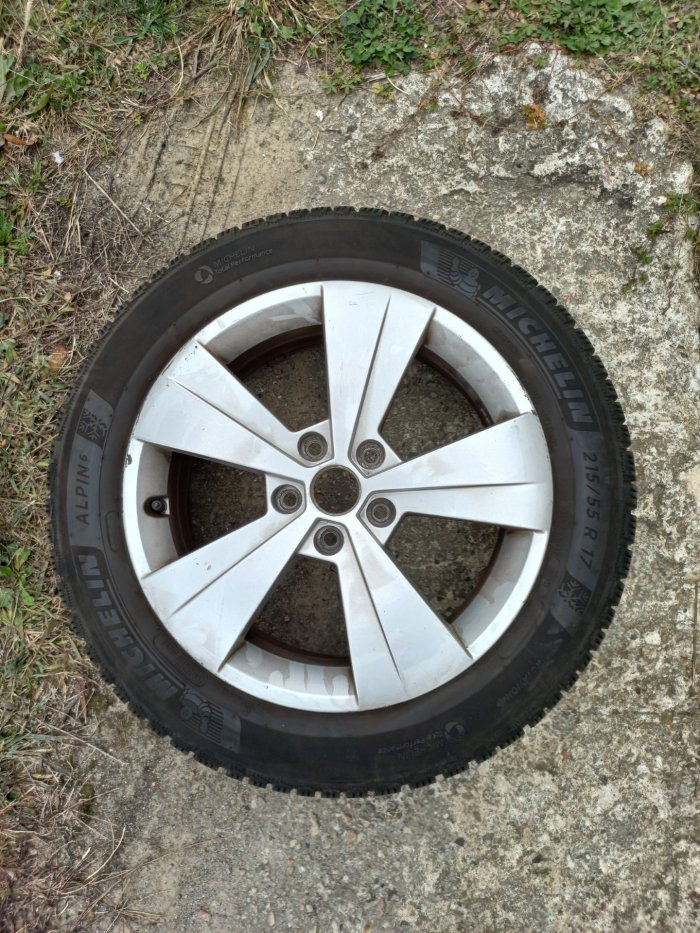 Komplet 4 felg Skoda alu + opony zimowe Michelin Alpin 6 215