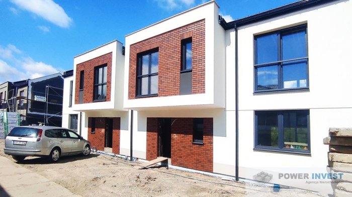 Dom w zabudowie szeregowej – 5 pokoi.