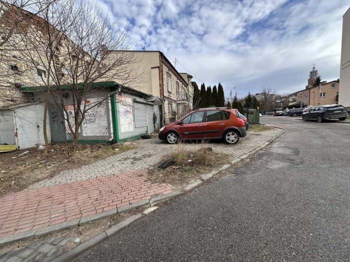 Pawilon handlowy położony w Częstochowie przy ul. Spadzistej