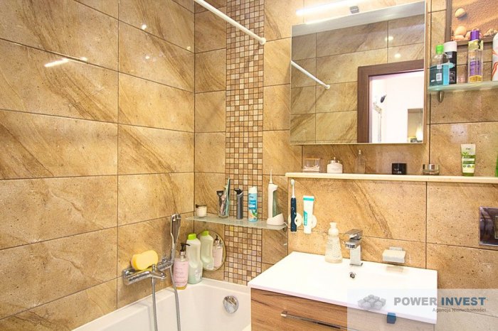 Jasne z dużym balkonem i widokiem na Fort Borek