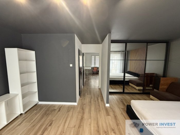 Dwa pokoje, pierwsze piętro, balkon, piwnica, park