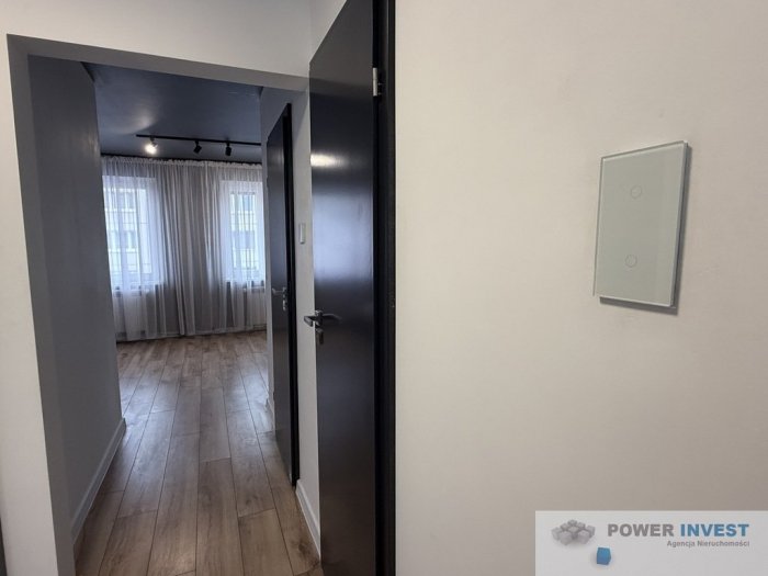 Dwa pokoje, pierwsze piętro, balkon, piwnica, park