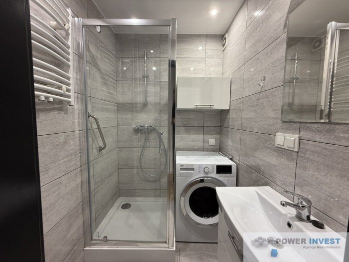 Dwa pokoje, pierwsze piętro, balkon, piwnica, park