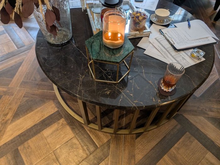 Używany komplet wyposażenia strefy recepcji