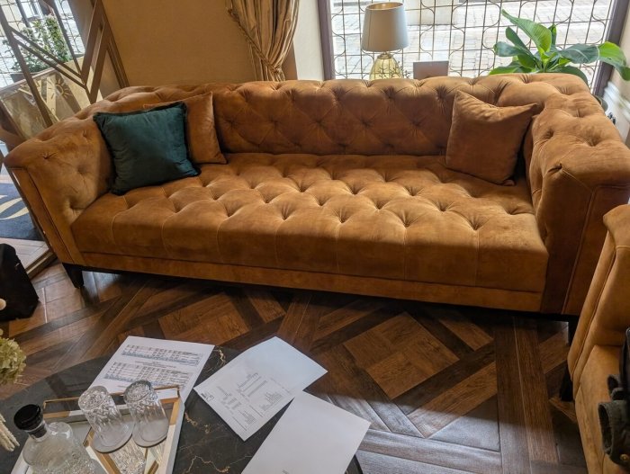 Używany komplet wyposażenia strefy recepcji