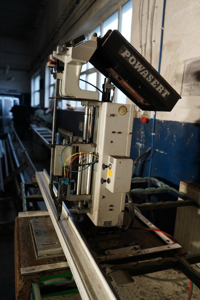 Wkrętarka z podajnikiem automatycznym do wkręt&oacute;w - BES ADS SA G-1093