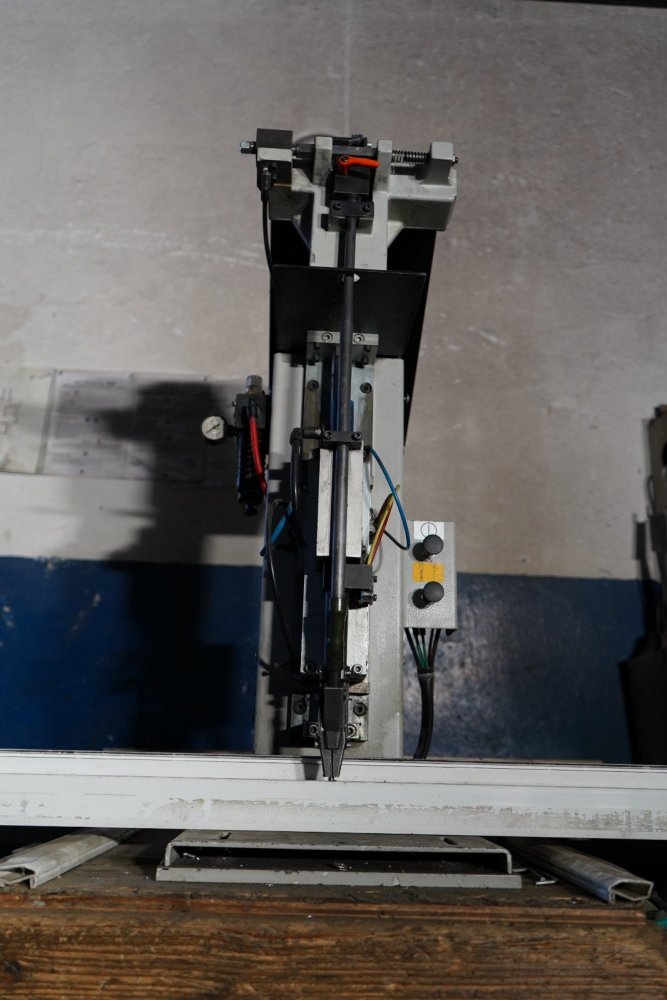 Wkrętarka z podajnikiem automatycznym do wkręt&oacute;w - BES ADS SA G-1093