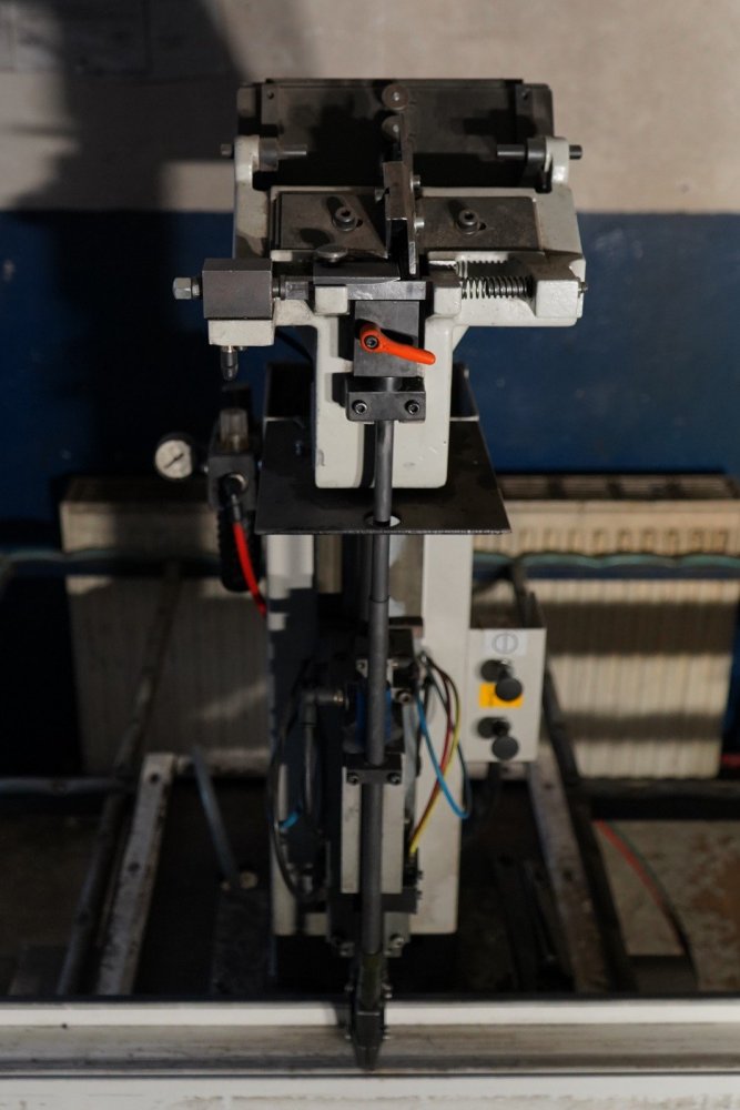 Wkrętarka z podajnikiem automatycznym do wkręt&oacute;w - BES ADS SA G-1093