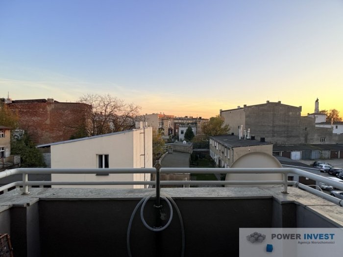 Klimatyczne mieszkanie w sercu miasta, 2 piętro.