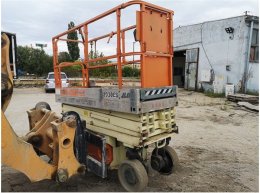 Podest ruchomy - samojezdny nożycowy