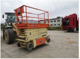 Podest ruchomy - samojezdny nożycowy OSHKOSH