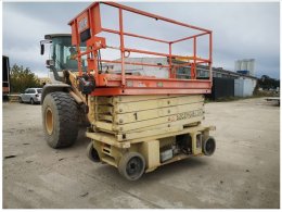 Podest ruchomy- samojezdny nożycowy OSHKOSH