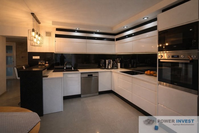 Świetna lokalizacja! Dom 170 m&sup2;, działka 15a!