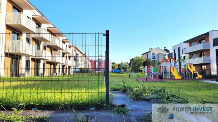 Narożne 3-pokoje z ogr&oacute;dkiem 65 m2, Czerwone Maki