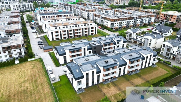 Narożne 3-pokoje z ogr&oacute;dkiem 65 m2, Czerwone Maki