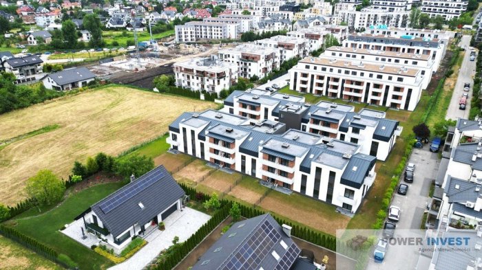 Narożne 3-pokoje z ogr&oacute;dkiem 65 m2, Czerwone Maki