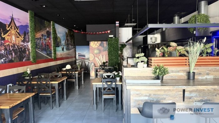 Gastronomia, handel, apteka. Duży parking darmowy