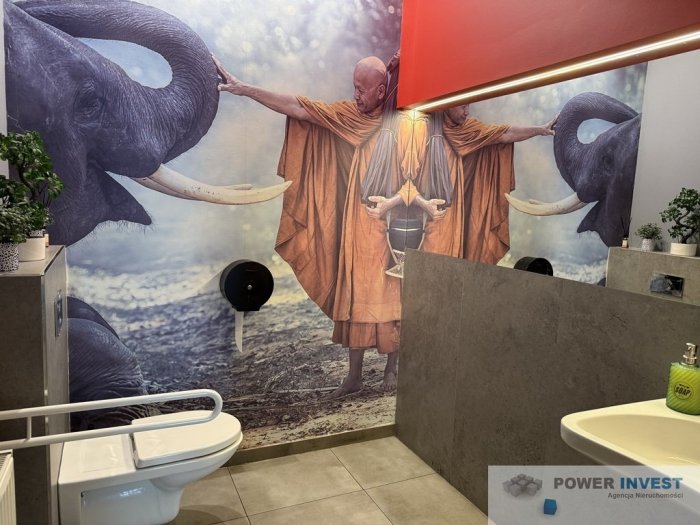 Gastronomia, handel, apteka. Duży parking darmowy