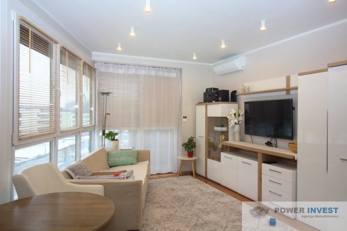 Jasne z dużym balkonem i widokiem na Fort Borek