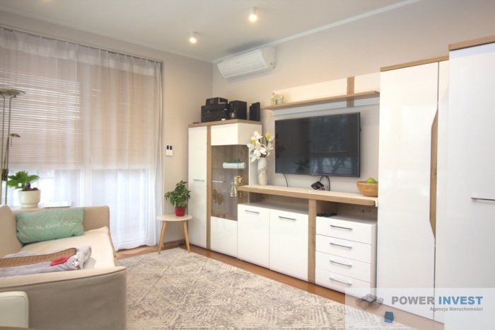 Jasne z dużym balkonem i widokiem na Fort Borek