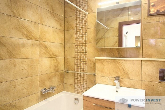 Jasne z dużym balkonem i widokiem na Fort Borek