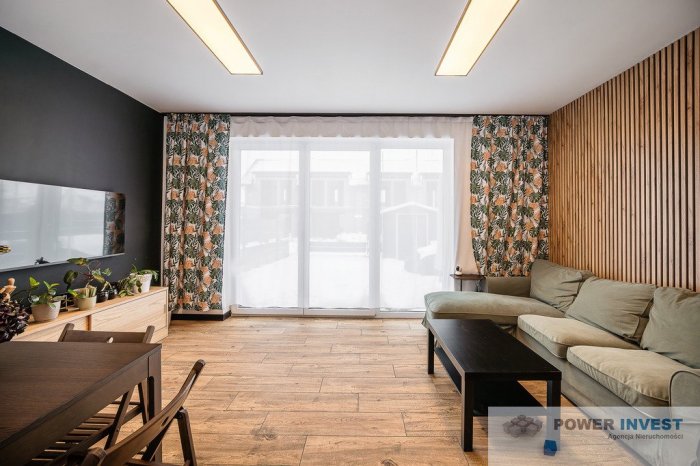 Segment - ogr&oacute;dek+ 2 miejsca postojowe, klima