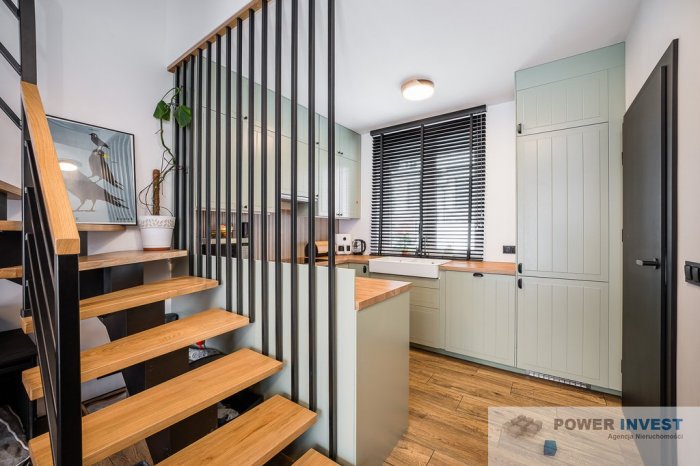 Segment - ogr&oacute;dek+ 2 miejsca postojowe, klima