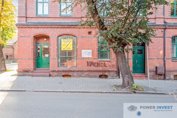 DUŻY LOKAL Z WITRYNA W ŚWIETNEJ LOKALIZACJI