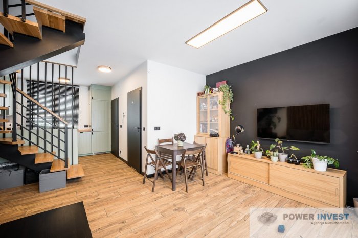 Segment - ogr&oacute;dek+ 2 miejsca postojowe, klima