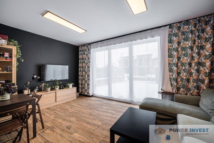 Segment - ogr&oacute;dek+ 2 miejsca postojowe, klima