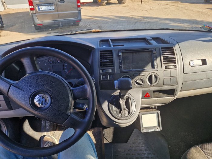 Volkswagen Transporter T5 2.5 TDI Long Brygad&oacute;wka 6 osobowa