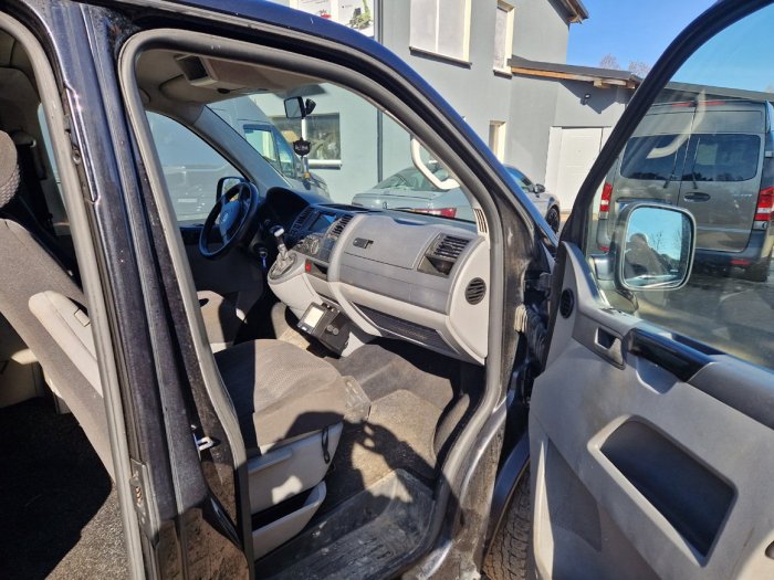 Volkswagen Transporter T5 2.5 TDI Long Brygad&oacute;wka 6 osobowa