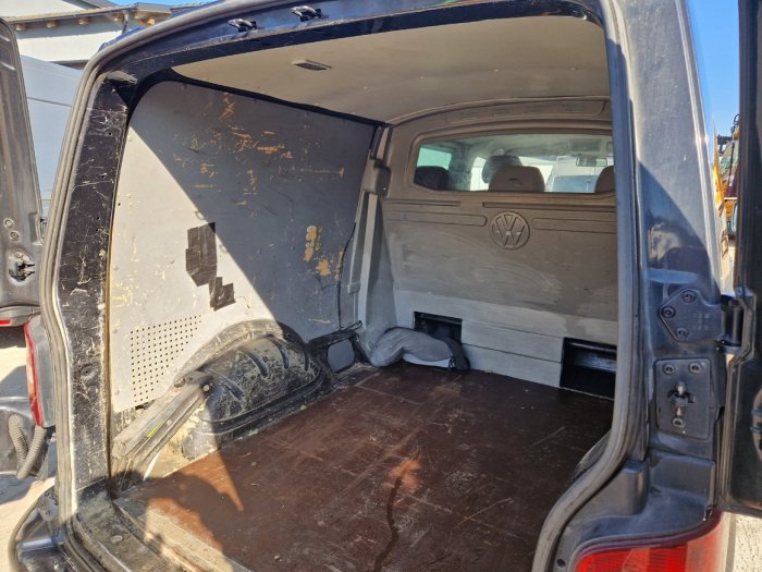Volkswagen Transporter T5 2.5 TDI Long Brygad&oacute;wka 6 osobowa
