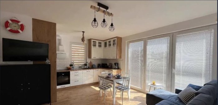 DĘBKI - Gotowy apartament z ogr&oacute;dkiem i 2 miejscami parkingowymi