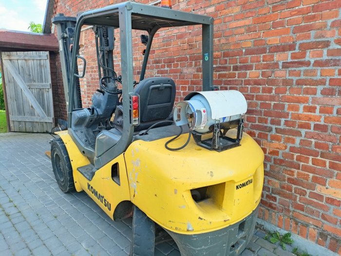 W&oacute;zek widłowy producenta Komatsu, typ/model: FG35AT-16R