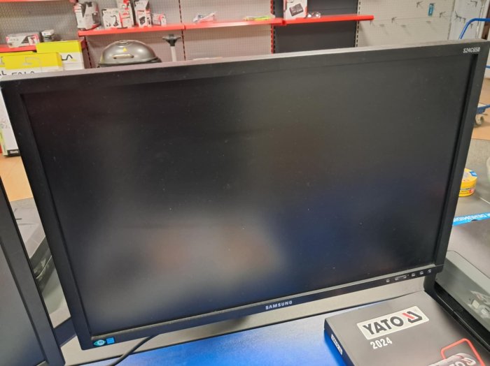 OGŁOSZENIE O SPRZEDAŻY WYPOSAŻENIA BIUROWEGO, MAGAZYNOWEGO ORAZ SPRZĘTU KOMPUTEROWEGO