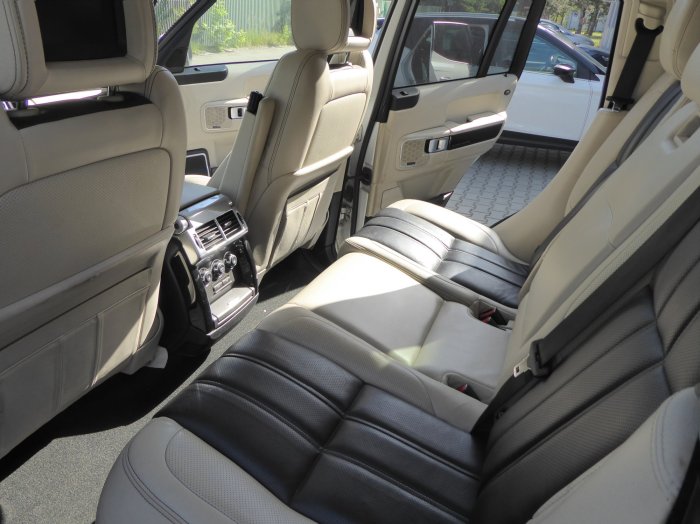 Samoch&oacute;d osobowy marki Land Rover 5.0 V8